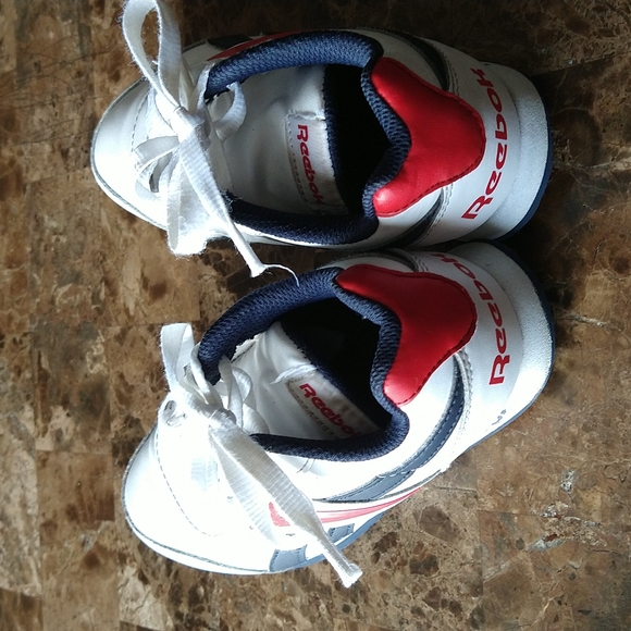 Reebok boys sneakers size 1 US  little boy - Picture 2 of 8
